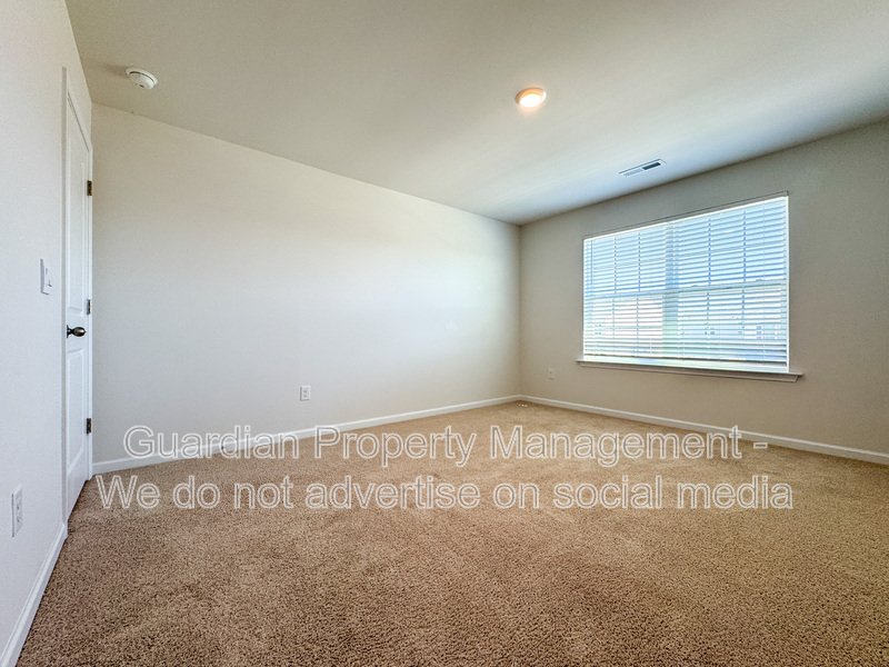4 Bed 2.5 Bath Home with Flex Spaces property image