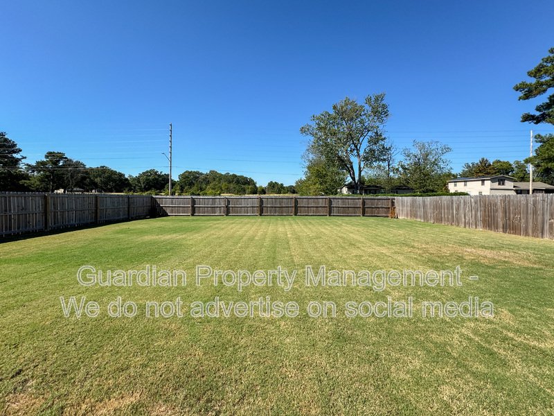 4 Bed 2.5 Bath Home with Flex Spaces property image