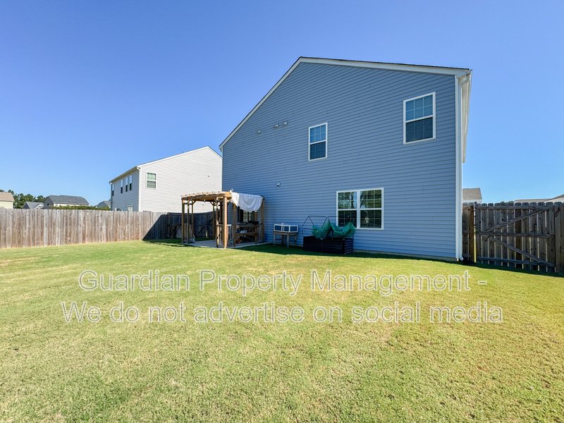 4 Bed 2.5 Bath Home with Flex Spaces property image