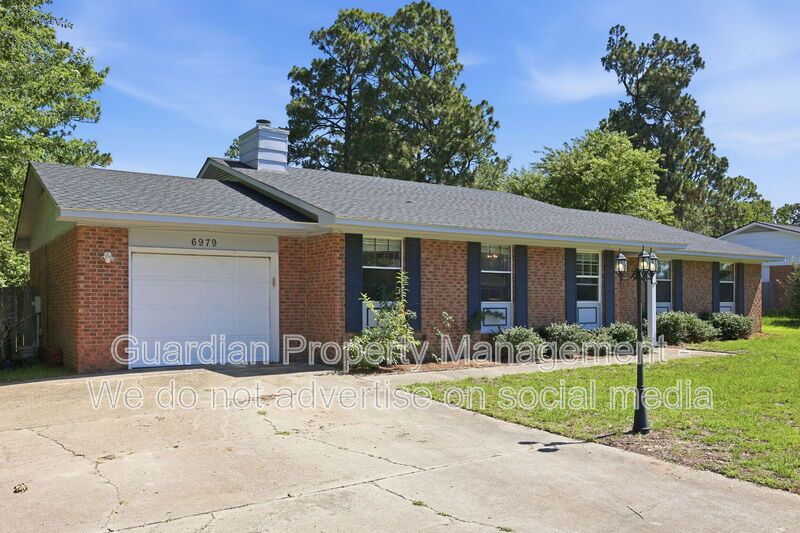 3 Bed 2 Bath Home with Flex Spaces property image