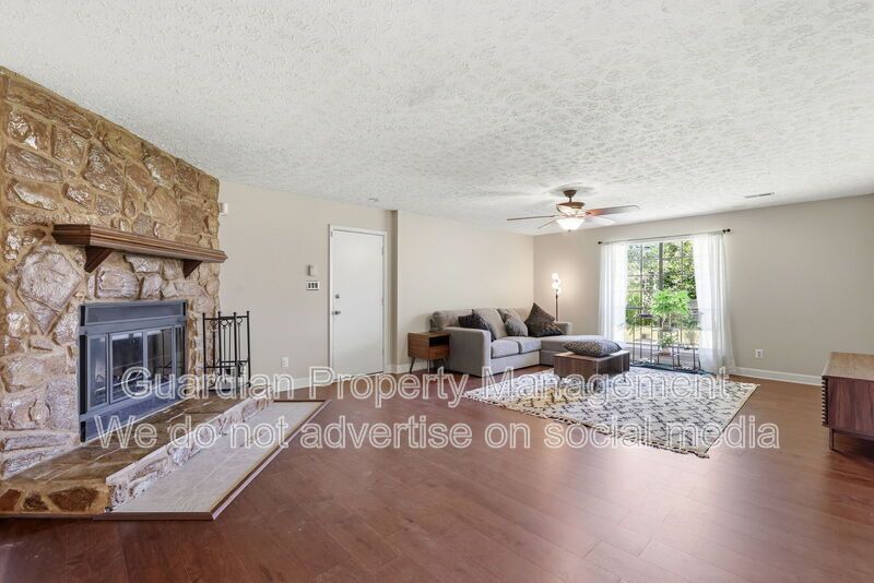 3 Bed 2 Bath Home with Flex Spaces property image