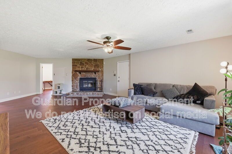3 Bed 2 Bath Home with Flex Spaces property image