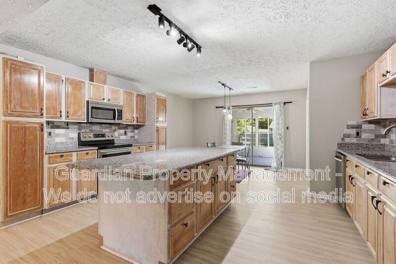 3 Bed 2 Bath Home with Flex Spaces property image