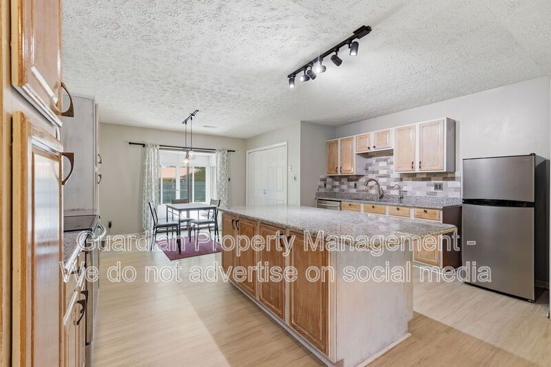 3 Bed 2 Bath Home with Flex Spaces property image