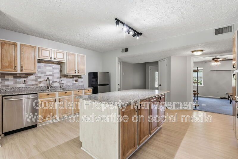 3 Bed 2 Bath Home with Flex Spaces property image