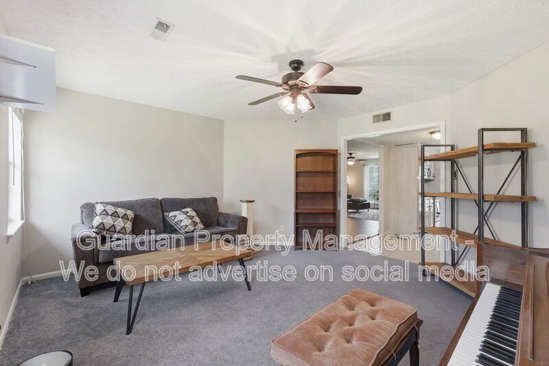 3 Bed 2 Bath Home with Flex Spaces property image