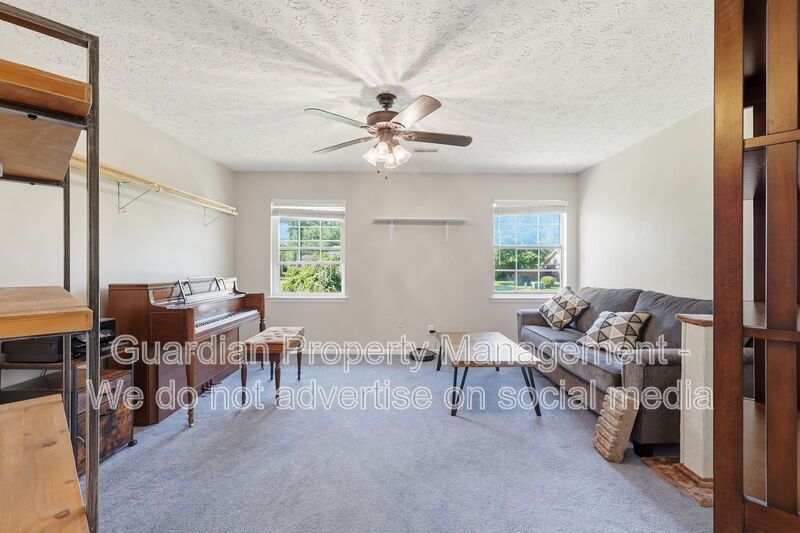 3 Bed 2 Bath Home with Flex Spaces property image