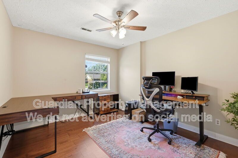 3 Bed 2 Bath Home with Flex Spaces property image