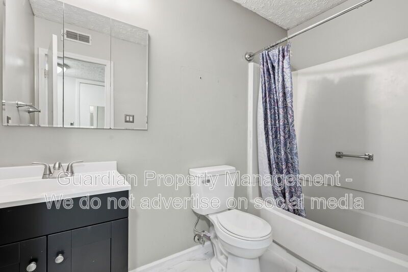 3 Bed 2 Bath Home with Flex Spaces property image