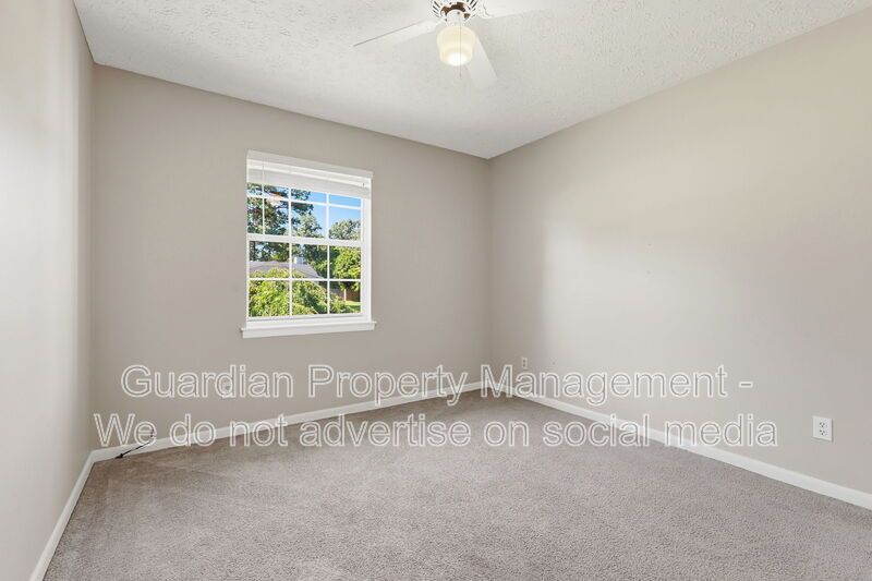 3 Bed 2 Bath Home with Flex Spaces property image