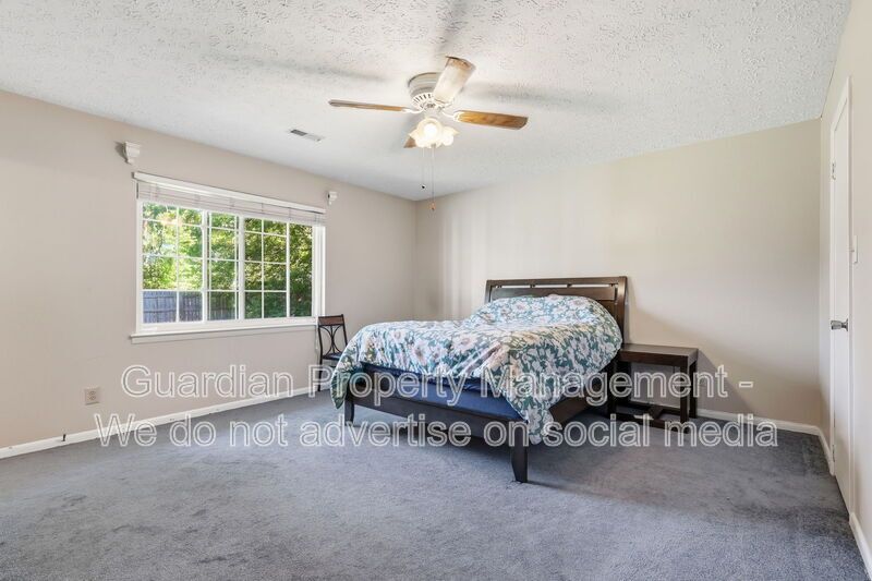 3 Bed 2 Bath Home with Flex Spaces property image
