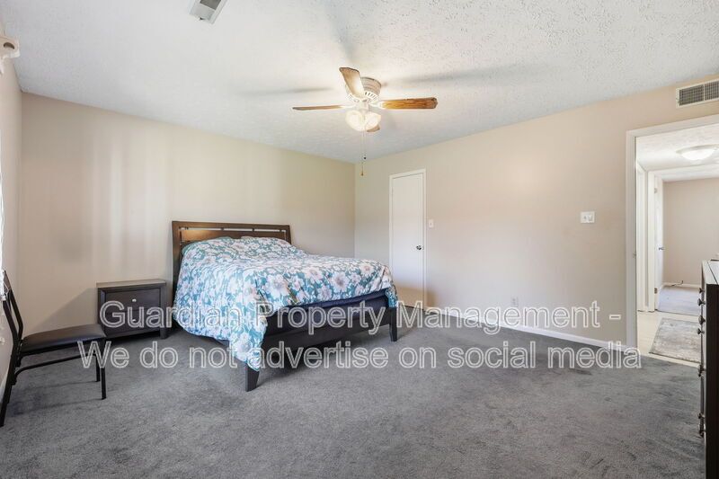 3 Bed 2 Bath Home with Flex Spaces property image