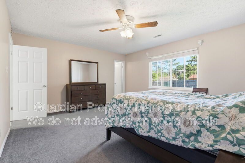 3 Bed 2 Bath Home with Flex Spaces property image