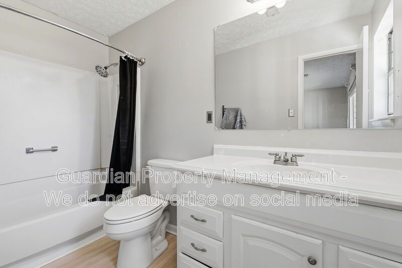 3 Bed 2 Bath Home with Flex Spaces property image