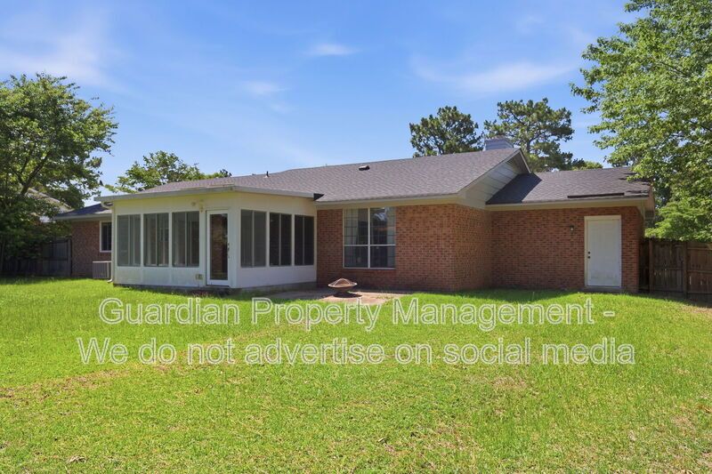 3 Bed 2 Bath Home with Flex Spaces property image