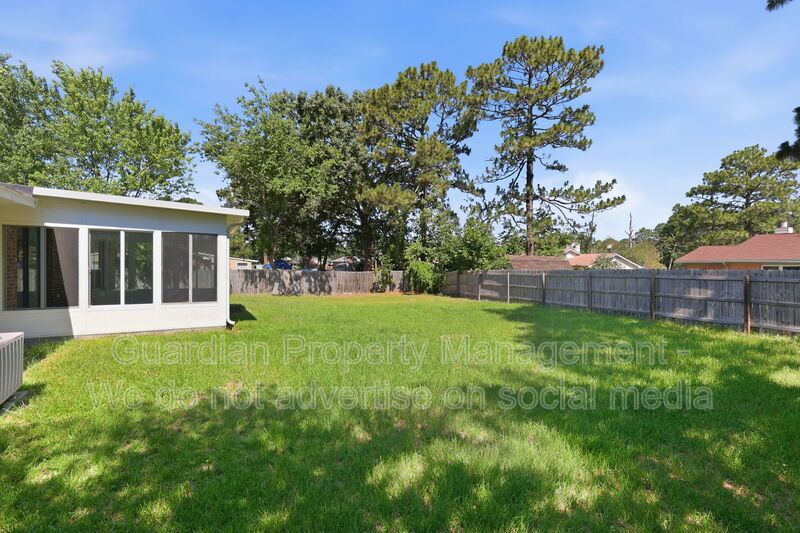 3 Bed 2 Bath Home with Flex Spaces property image