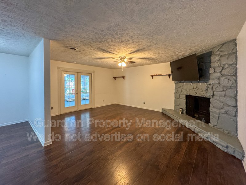 Spacious 3 Bed 2 Bath Ranch with Fenced Yard property image