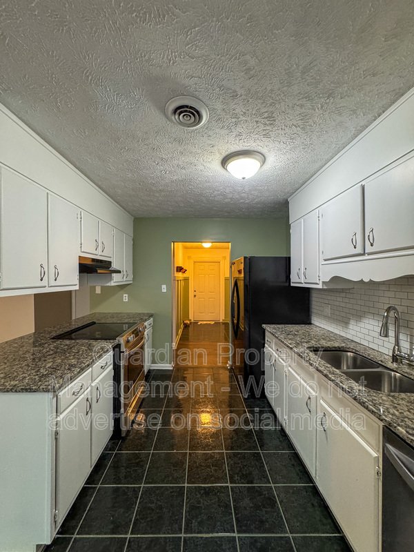 Spacious 3 Bed 2 Bath Ranch with Fenced Yard property image