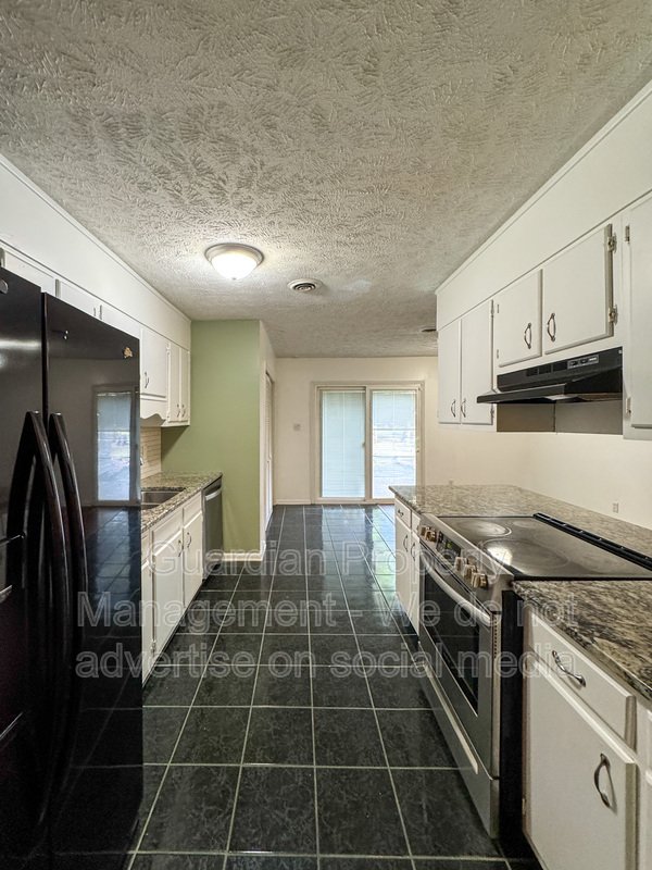 Spacious 3 Bed 2 Bath Ranch with Fenced Yard property image