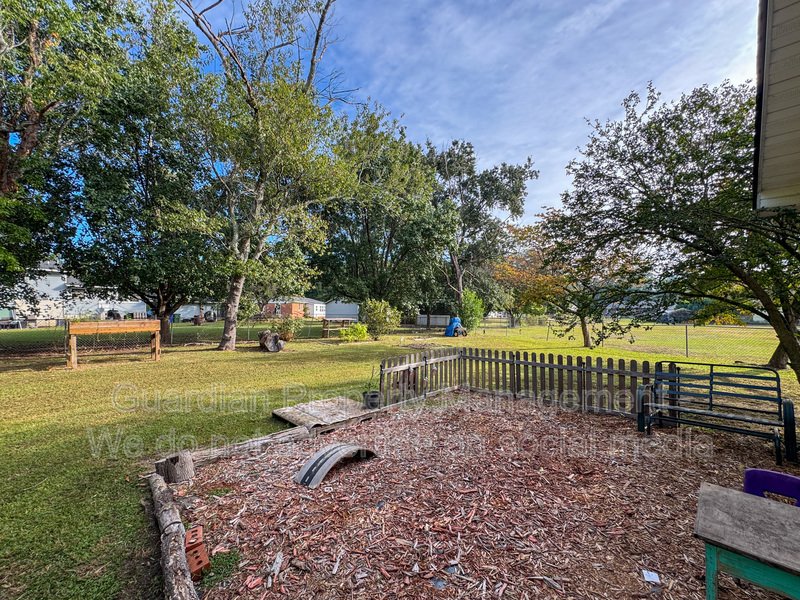 Spacious 3 Bed 2 Bath Ranch with Fenced Yard property image