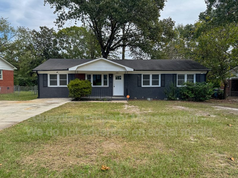 Charming 4 Bed 2 Bath Ranch in Fayetteville property image