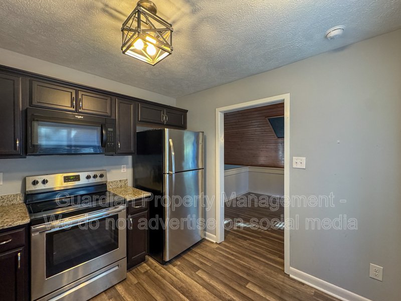 Charming 3 Bed, 2 Bath Tri-Level Home property image