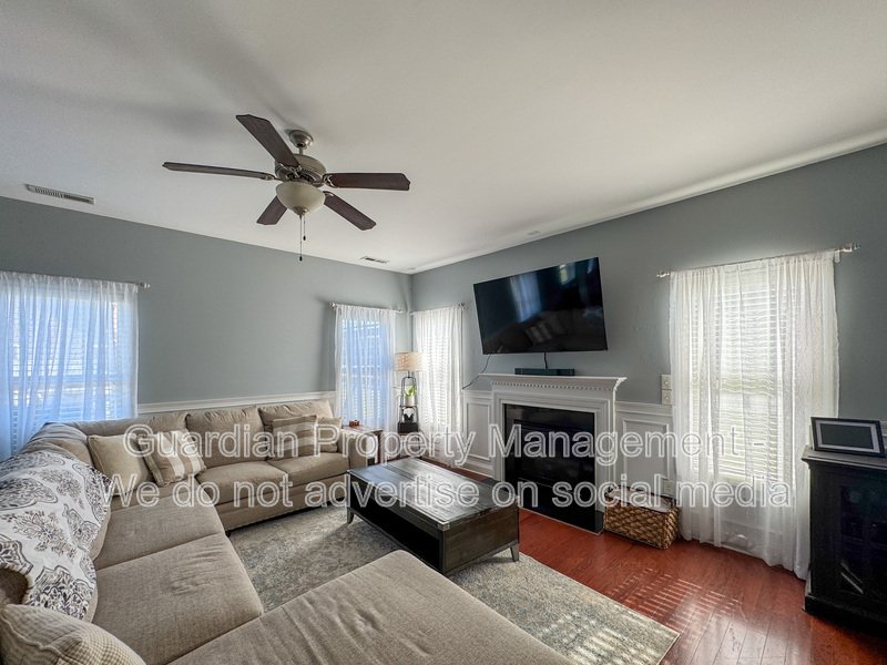 Beautifully Maintained 3 Bed 2.5 Bath Home in West Gate property image