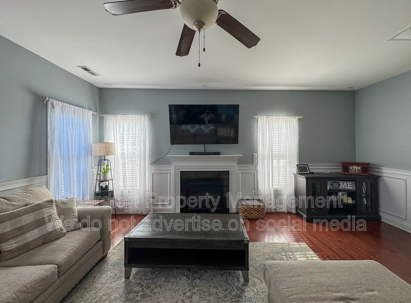 Beautifully Maintained 3 Bed 2.5 Bath Home in West Gate property image