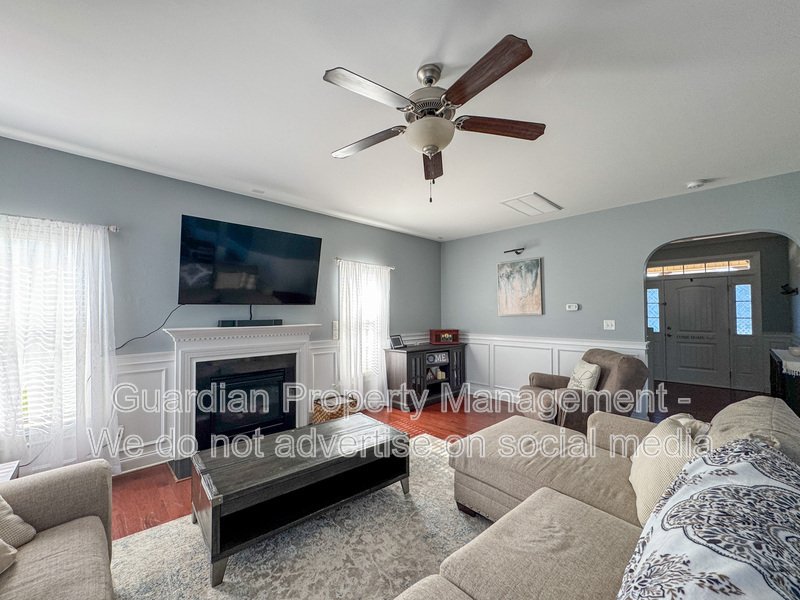 Beautifully Maintained 3 Bed 2.5 Bath Home in West Gate property image