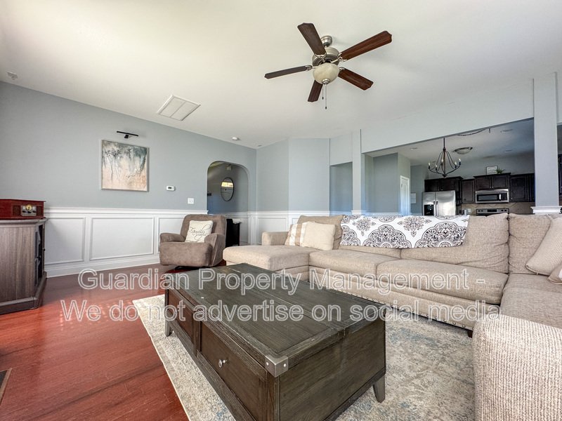 Beautifully Maintained 3 Bed 2.5 Bath Home in West Gate property image