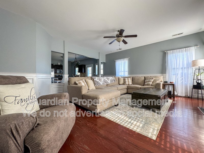 Beautifully Maintained 3 Bed 2.5 Bath Home in West Gate property image