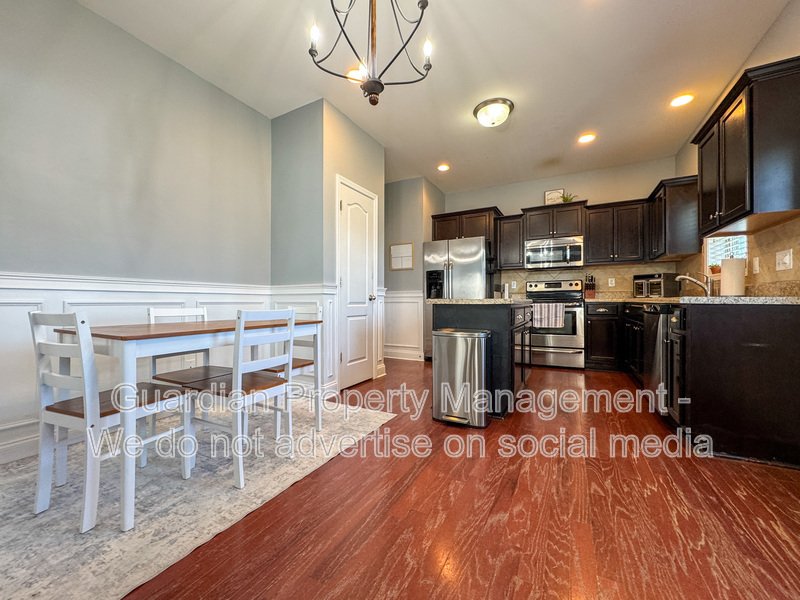 Beautifully Maintained 3 Bed 2.5 Bath Home in West Gate property image