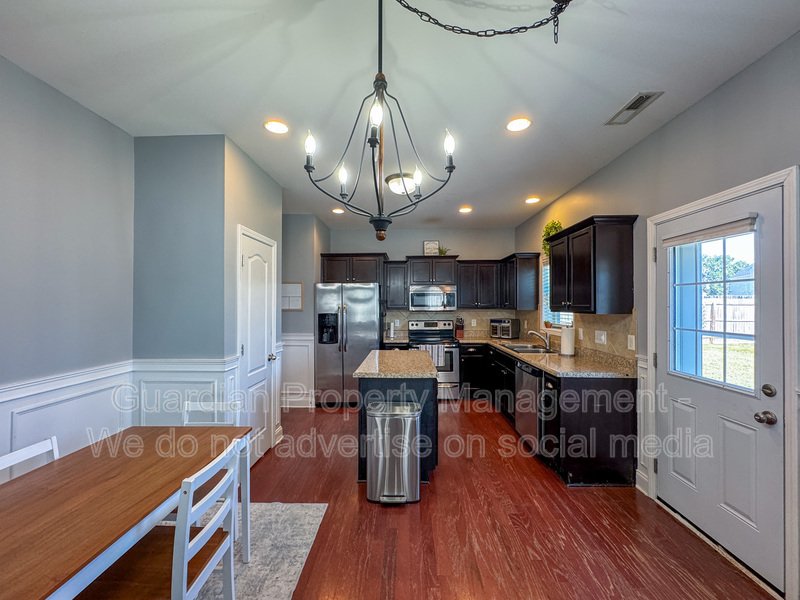 Beautifully Maintained 3 Bed 2.5 Bath Home in West Gate property image