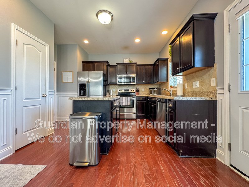 Beautifully Maintained 3 Bed 2.5 Bath Home in West Gate property image
