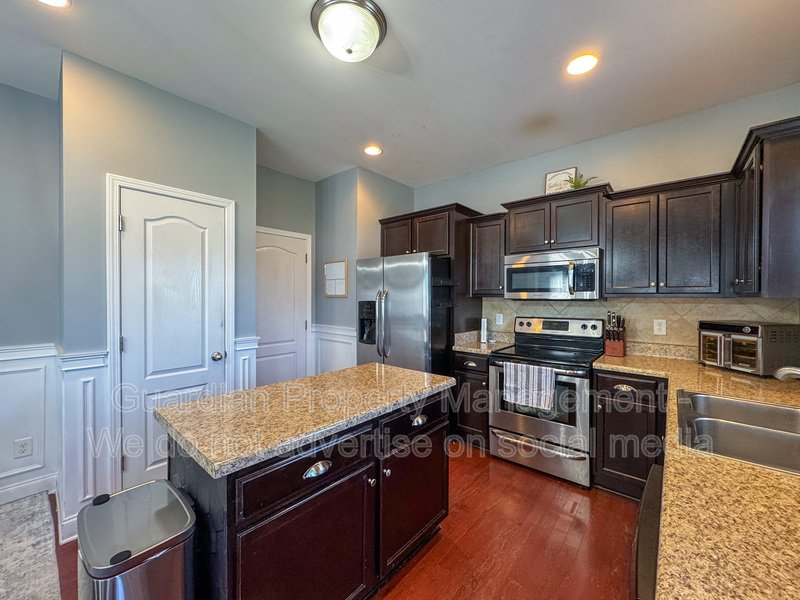 Beautifully Maintained 3 Bed 2.5 Bath Home in West Gate property image