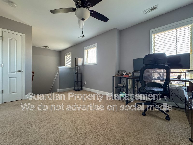 Beautifully Maintained 3 Bed 2.5 Bath Home in West Gate property image