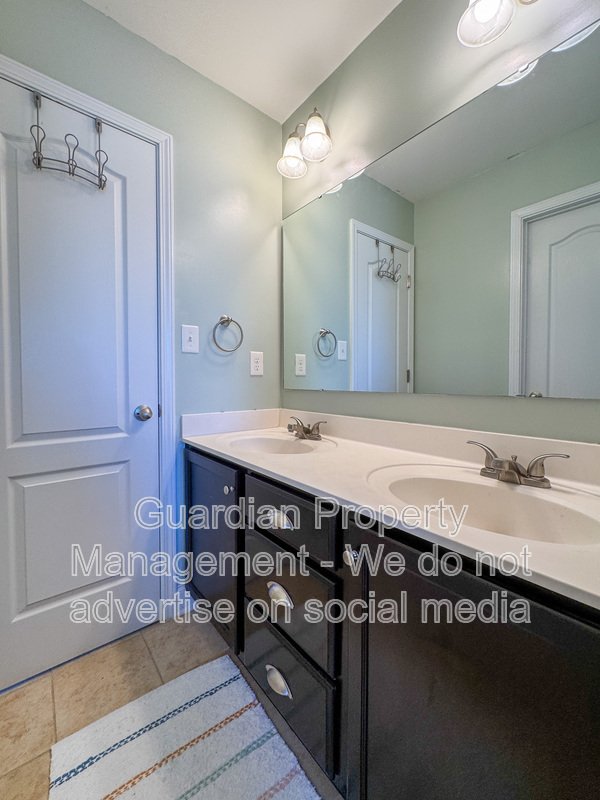 Beautifully Maintained 3 Bed 2.5 Bath Home in West Gate property image