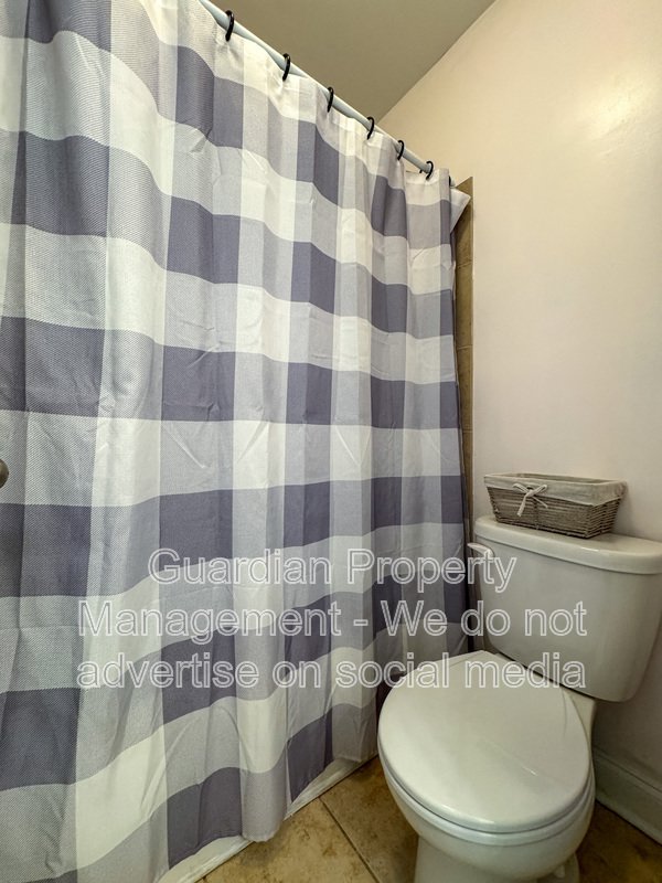 Beautifully Maintained 3 Bed 2.5 Bath Home in West Gate property image