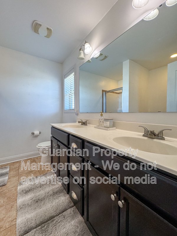Beautifully Maintained 3 Bed 2.5 Bath Home in West Gate property image