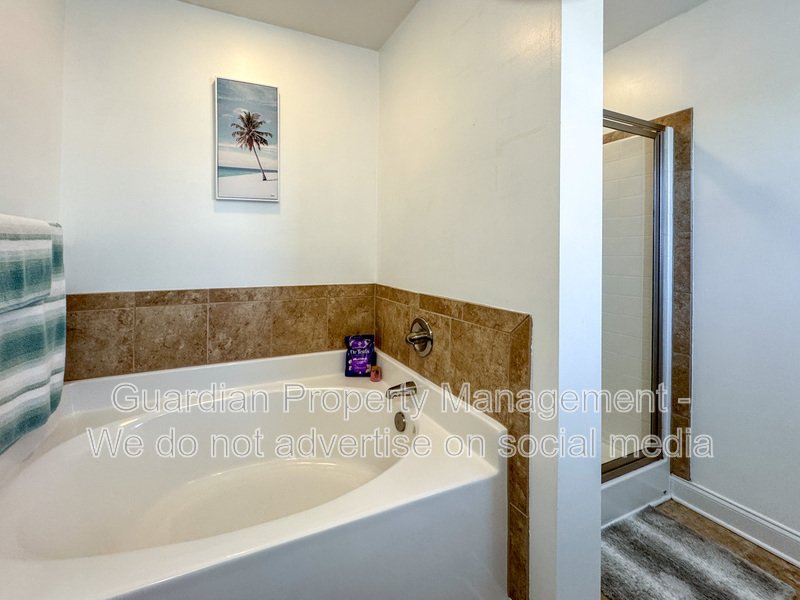 Beautifully Maintained 3 Bed 2.5 Bath Home in West Gate property image