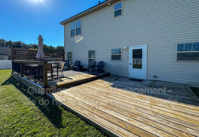 Beautifully Maintained 3 Bed 2.5 Bath Home in West Gate property image