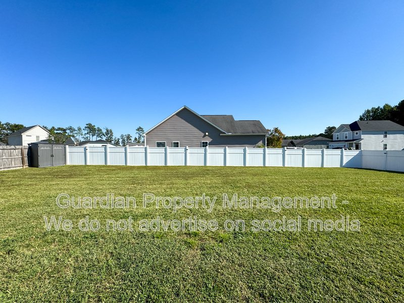 Beautifully Maintained 3 Bed 2.5 Bath Home in West Gate property image
