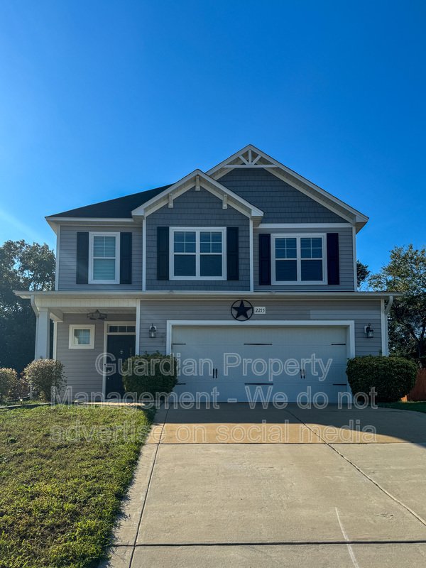 Lovely 3 Bed 2.5 Bath Home with Fenced Backyard property image