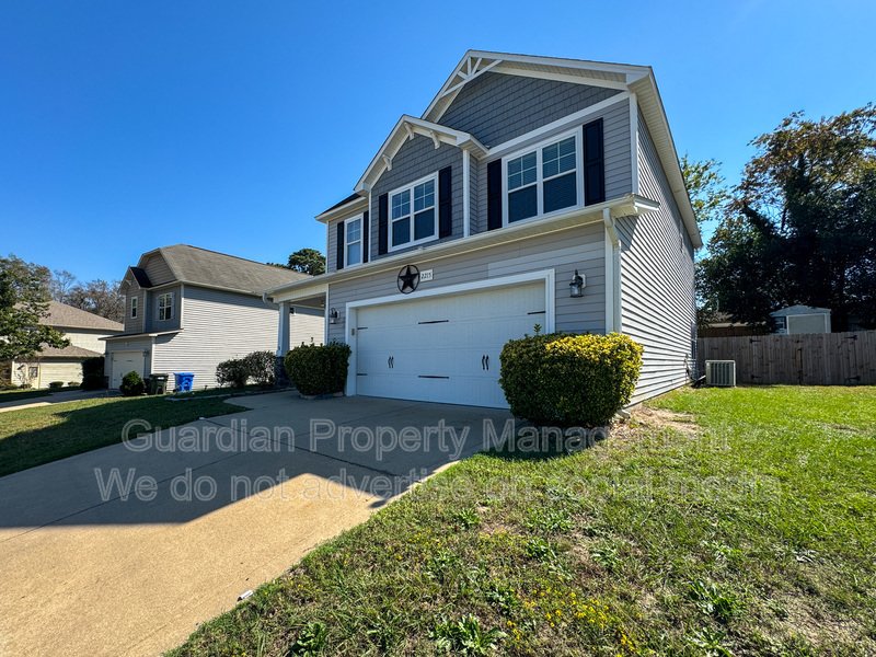 Lovely 3 Bed 2.5 Bath Home with Fenced Backyard property image
