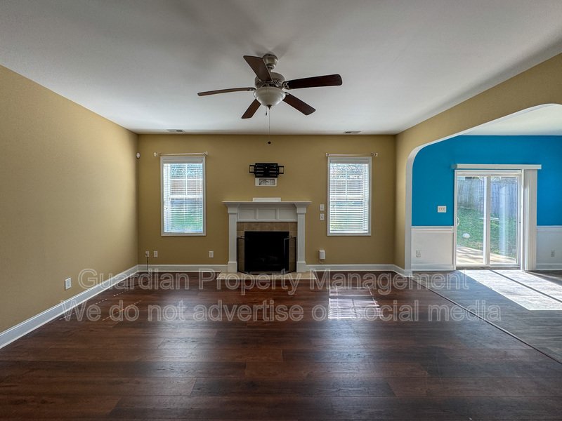 Lovely 3 Bed 2.5 Bath Home with Fenced Backyard property image