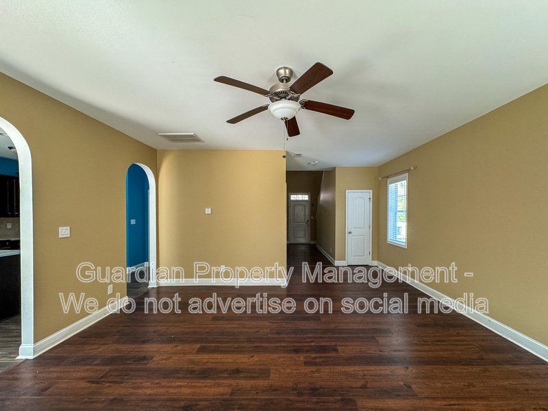 Lovely 3 Bed 2.5 Bath Home with Fenced Backyard property image
