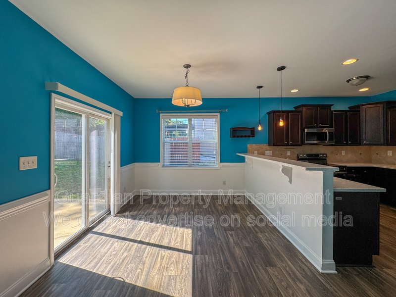 Lovely 3 Bed 2.5 Bath Home with Fenced Backyard property image