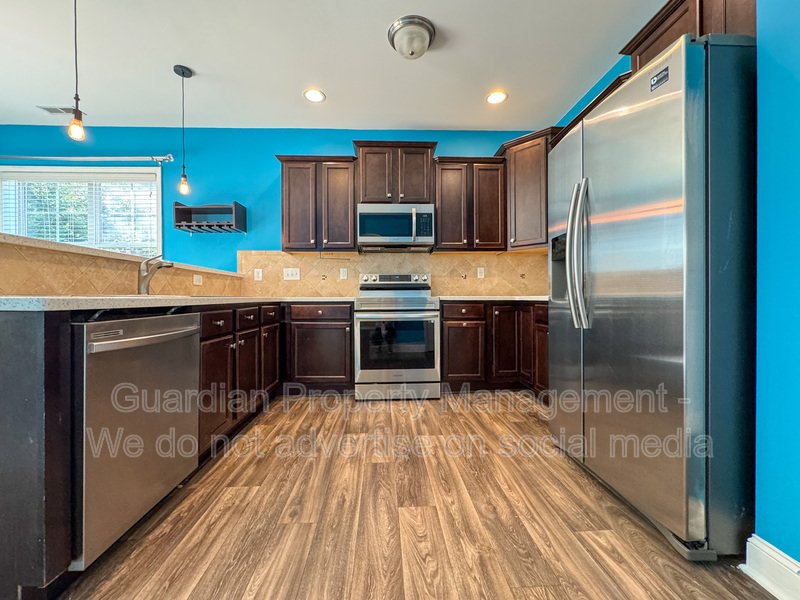 Lovely 3 Bed 2.5 Bath Home with Fenced Backyard property image