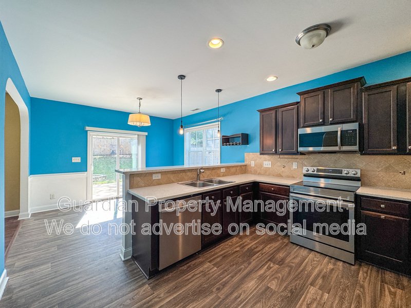 Lovely 3 Bed 2.5 Bath Home with Fenced Backyard property image