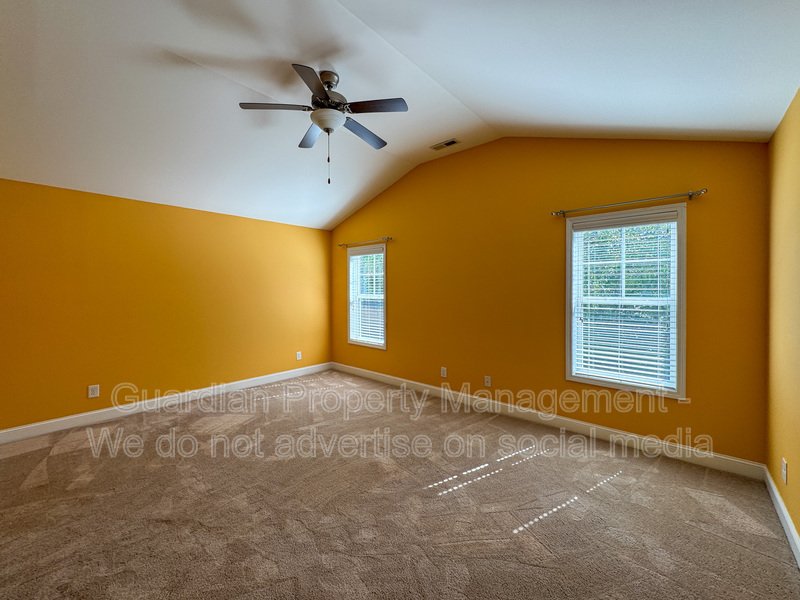 Lovely 3 Bed 2.5 Bath Home with Fenced Backyard property image